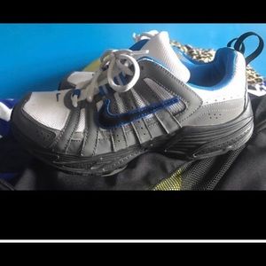 Boys like new Nike white and blue